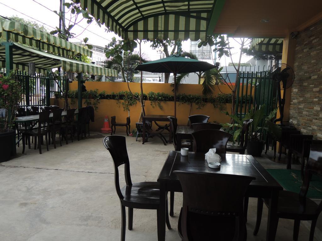 Twins Hotel Jakarta Exterior photo