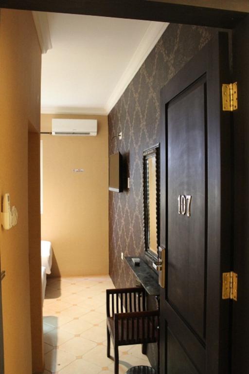 Twins Hotel Jakarta Exterior photo